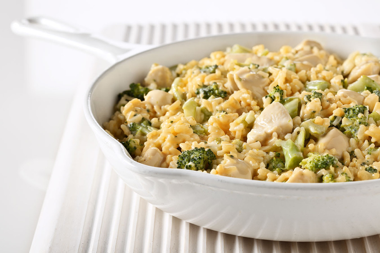 VELVEETA® One-Pot Cheesy Chicken and Broccoli Rice VELVEETA VELVEETA® One-Pot Cheesy Chicken and Broccoli Rice VELVEETA