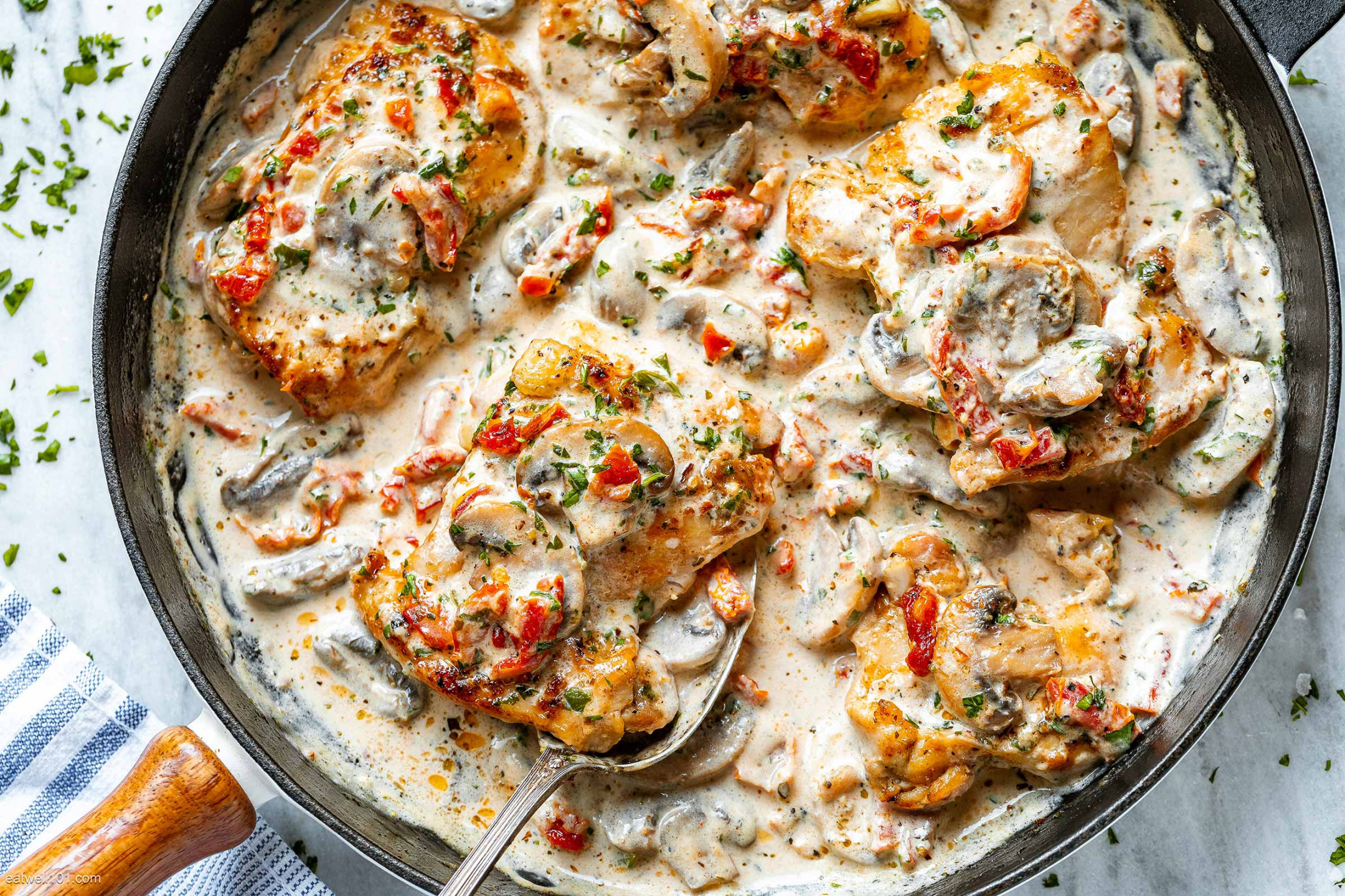 Baked Chicken Thighs In Mushroom Soup www.alhudapk Baked Chicken Thighs In Mushroom Soup www.alhudapk