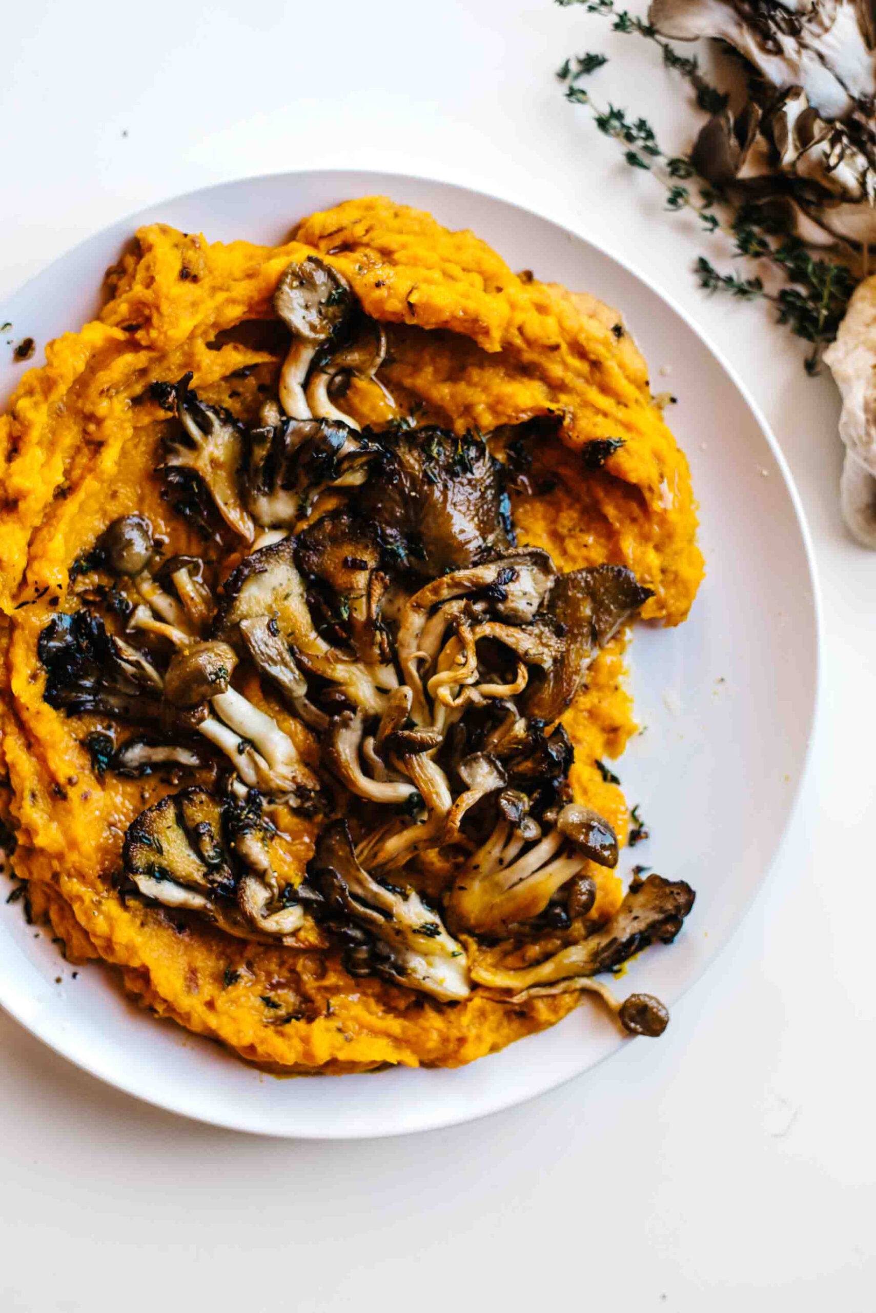 CREAMY ROASTED SQUASH & CRISPY MUSHROOMS CREAMY ROASTED SQUASH & CRISPY MUSHROOMS