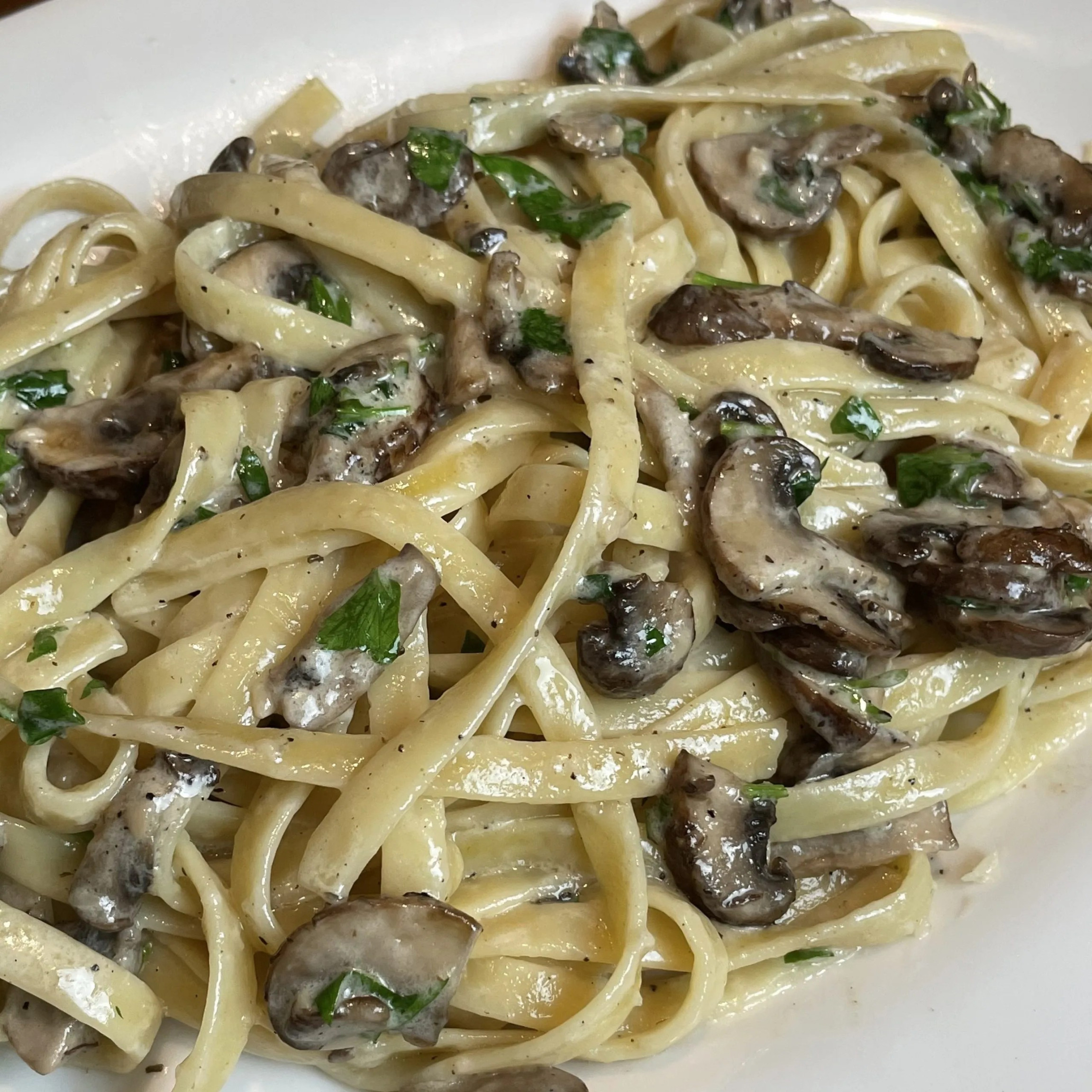 Creamy Truffle Oil & Mushroom Fettuccine Creamy Truffle Oil & Mushroom Fettuccine