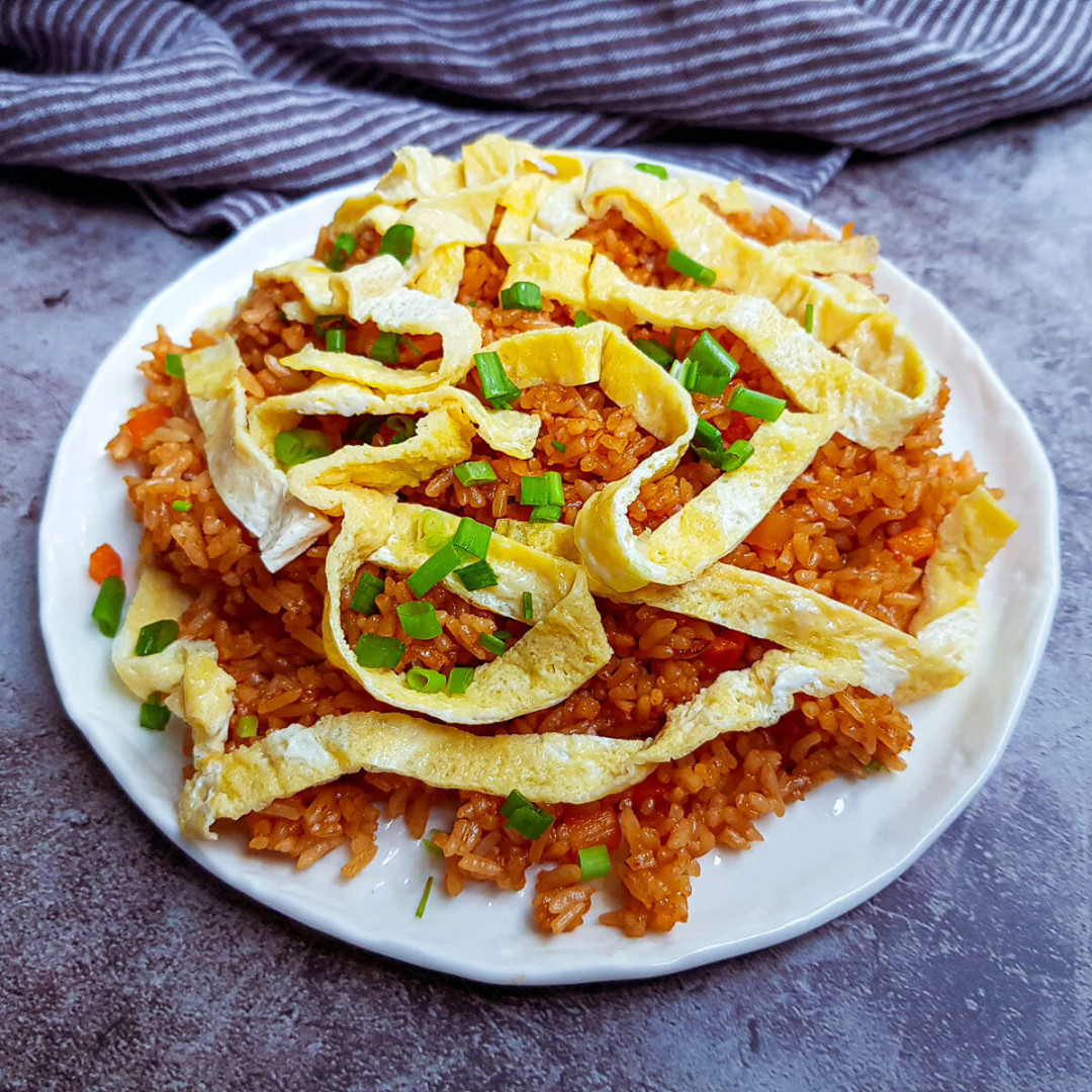 Tasty Egg Fried Rice With Sriracha Soy Sauce Tasty Egg Fried Rice With Sriracha Soy Sauce